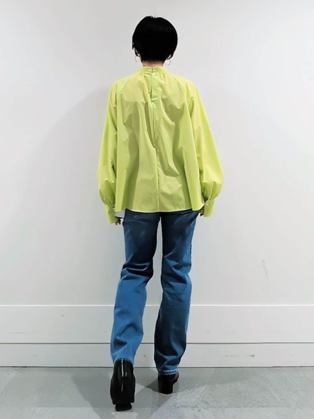 ミズタさんの「UNTITLED｜【洗える/オンオフ使える】タイプライタースタンドネックブラウス」を使ったコーディネート
