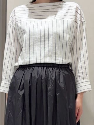 わたなべさんの「UNTITLED｜◆【セットアップ可/ウエストゴム】シャイニータイプライタースカート」を使ったコーディネート