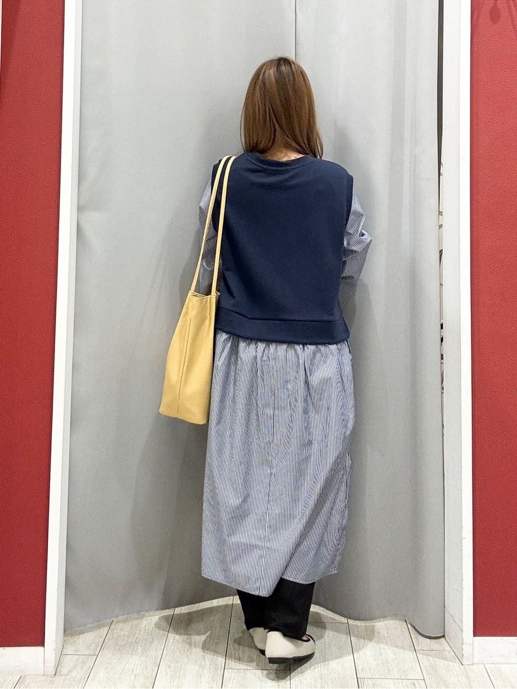 shioさんの「SHOO･LA･RUE｜【洗濯機可/UV】さらっとしたタッチが心地よい ショート丈 Vネックカーディガン」を使ったコーディネート