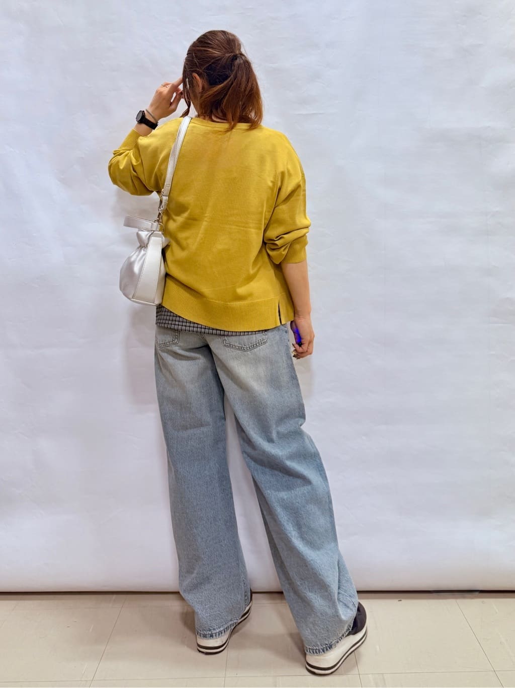 fuuさんの「SHOO･LA･RUE｜【洗濯機可/UV】さらっとしたタッチが心地よい ショート丈 Vネックカーディガン」を使ったコーディネート