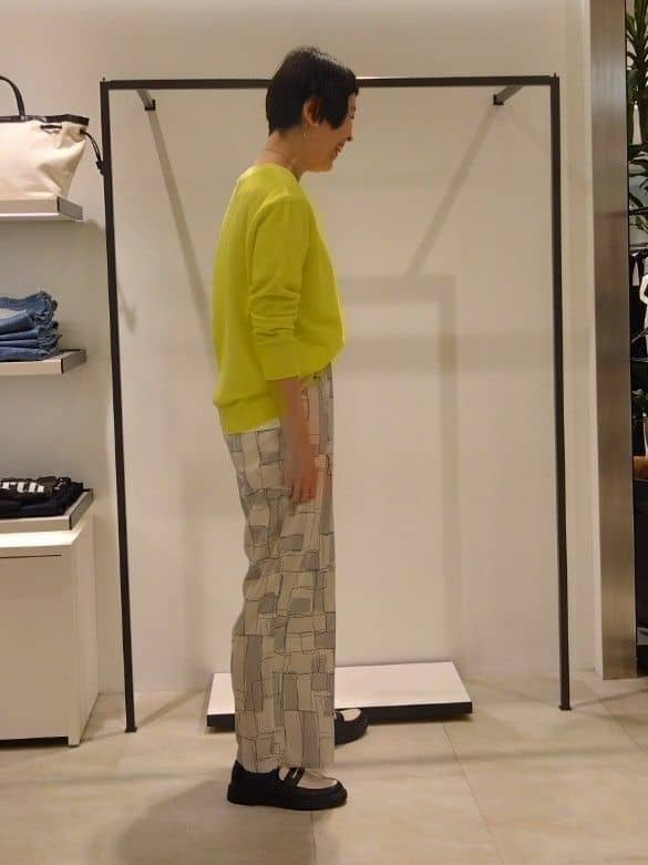 まちこさんの「UNTITLED｜ブロッキングプリントパンツ」を使ったコーディネート
