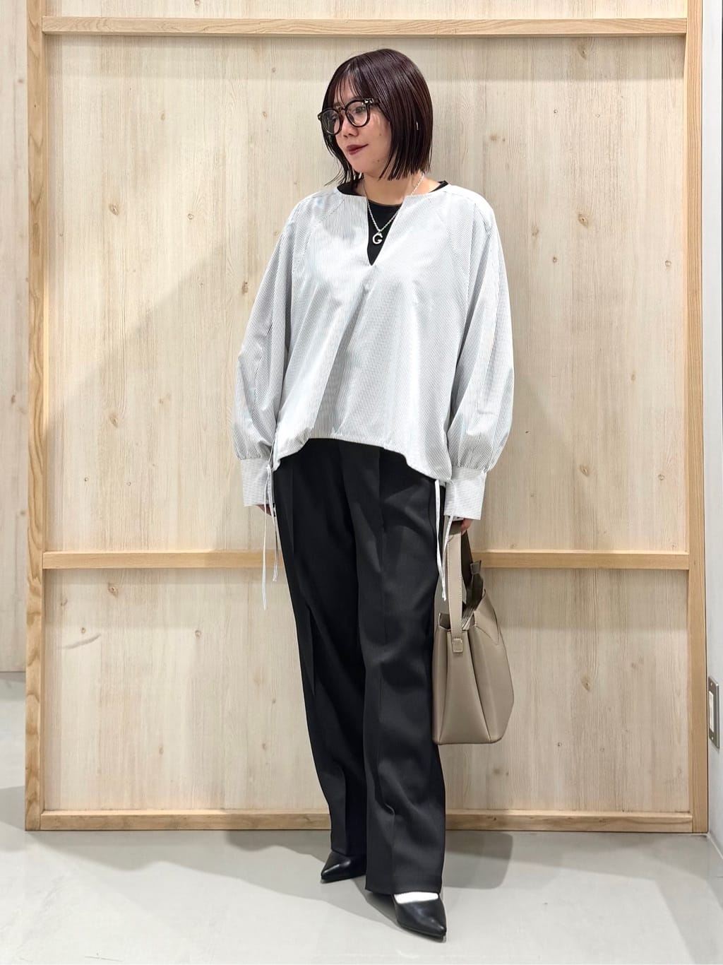 nanaさんの「THE SHOP TK｜キーネックストライプドロストシャツブラウス」を使ったコーディネート