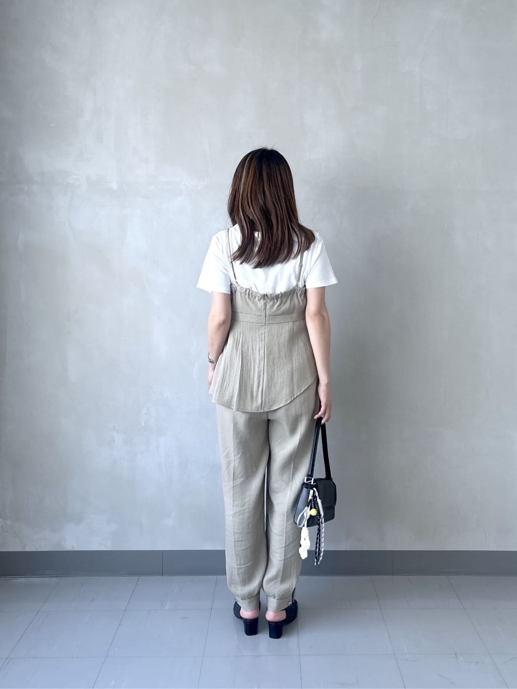 takaさんの「INDIVI｜【セットアップ可能】イレヘムキャミブラウス」を使ったコーディネート