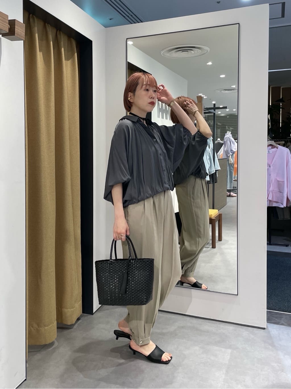 mikuさんの「INDIVI｜バルーンシアーブラウス【接触冷感】」を使ったコーディネート