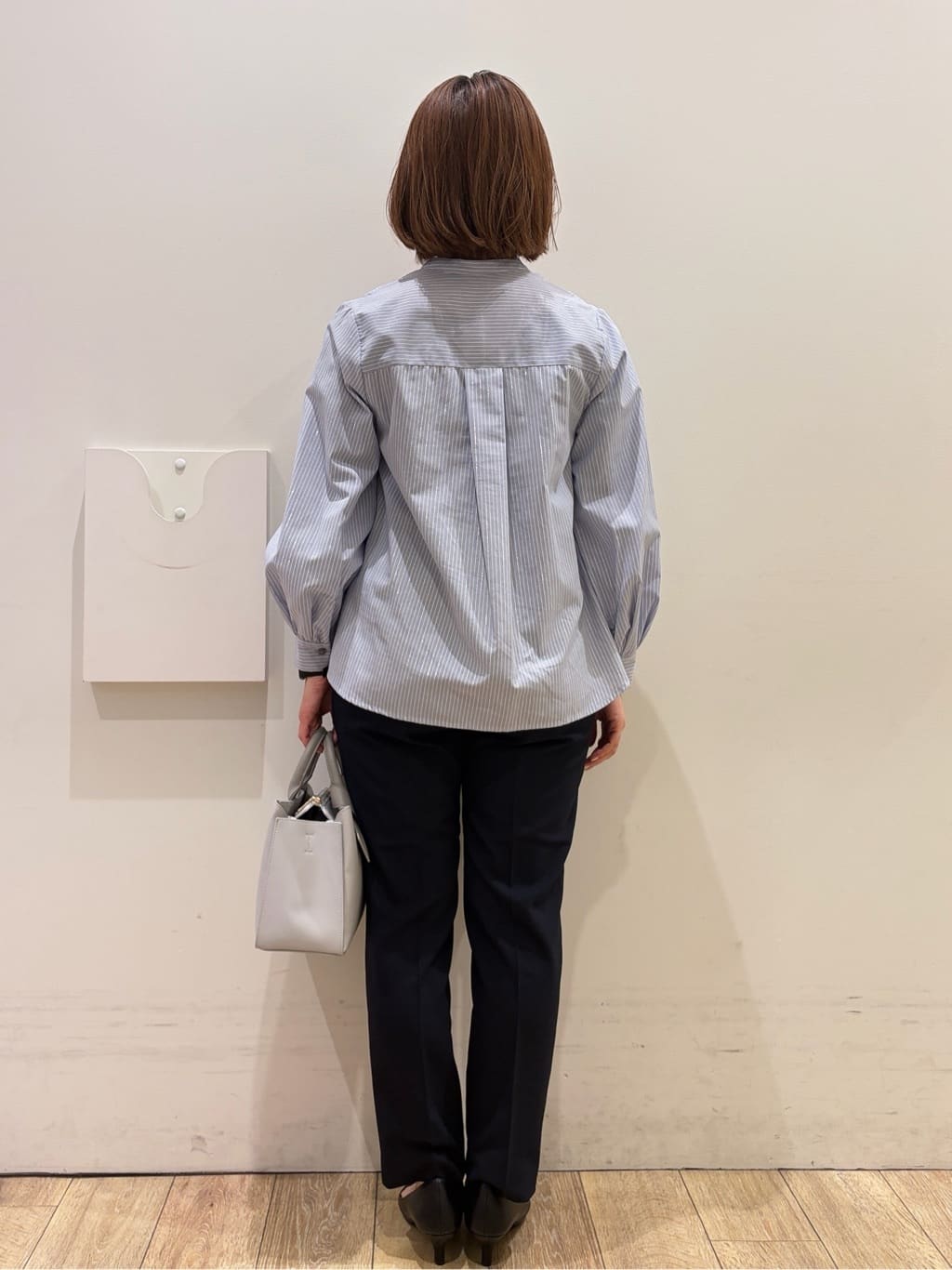 YUKOさんの「index｜フリルキーネックシャツ【洗濯機OK／イージーアイロン／防シワ】《XS～LL／7col》」を使ったコーディネート