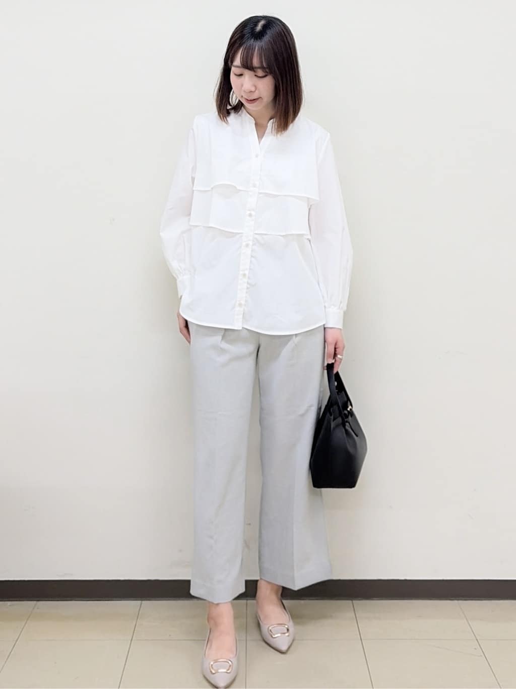 yurinaさんの「index｜フリルキーネックシャツ【洗濯機OK／イージーアイロン／防シワ】《XS～LL／7col》」を使ったコーディネート