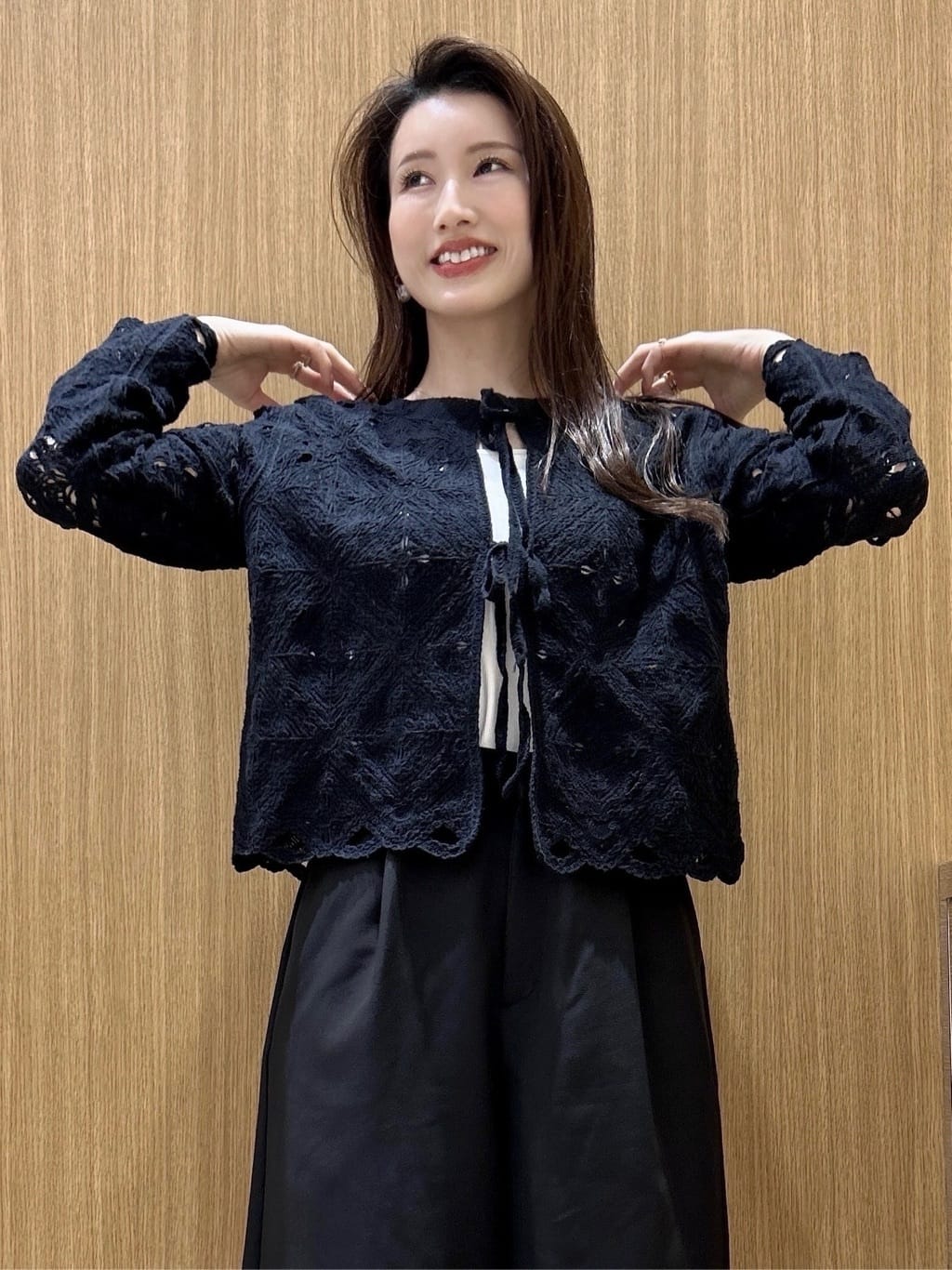 maiさんの「OPAQUE.CLIP｜かぎ針風ニットカーディガン【洗濯機OK】」を使ったコーディネート