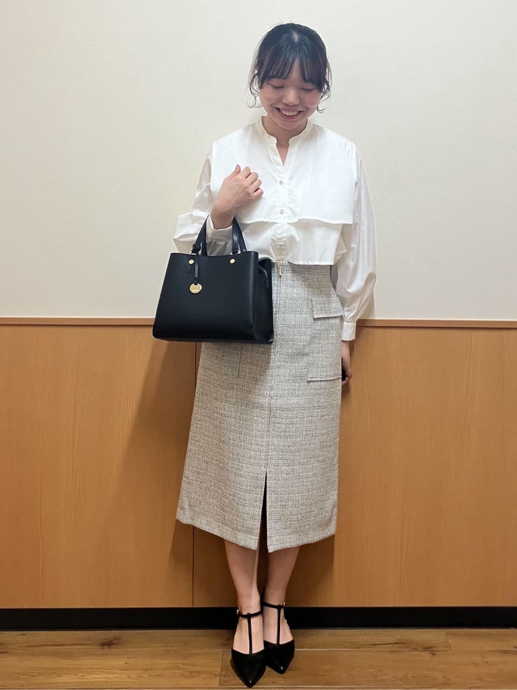 MAYUKIさんの「index｜フリルキーネックシャツ【洗濯機OK／イージーアイロン／防シワ】《XS～LL／7col》」を使ったコーディネート