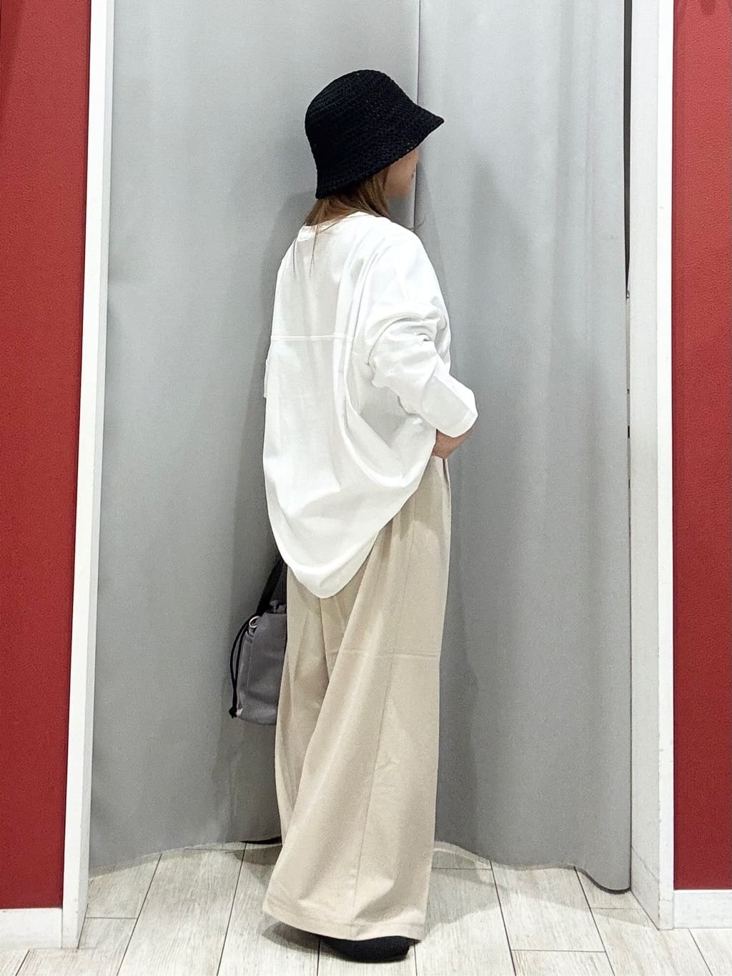 shioさんの「SHOO･LA･RUE｜【洗濯機可/UV/綿100％】体型カバーが叶う ゆるトップス」を使ったコーディネート