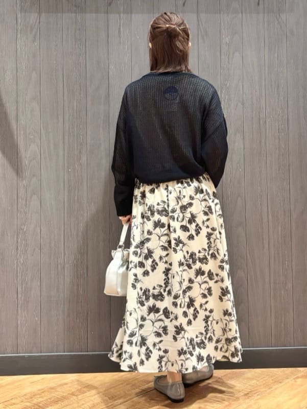 meiさんの「SHOO･LA･RUE｜【洗濯機可/S-LL】キーネックでお顔周りすっきり ざっくり編みカーディガン」を使ったコーディネート