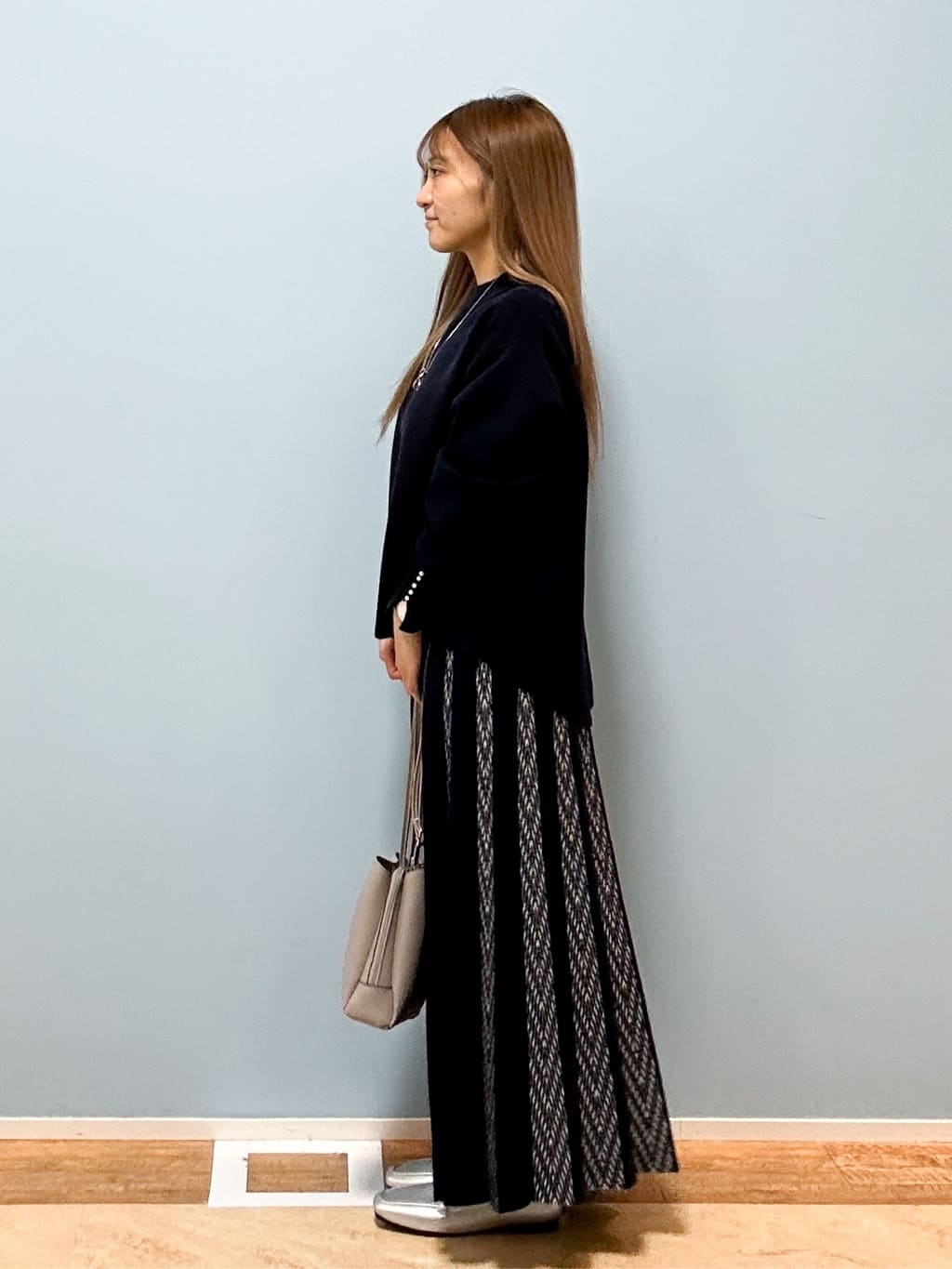 mikoさんの「SHOO･LA･RUE｜【洗濯機可/セットアップ可／S-LL】新色追加 女性らしさ際立つ もちもちニットスカート」を使ったコーディネート
