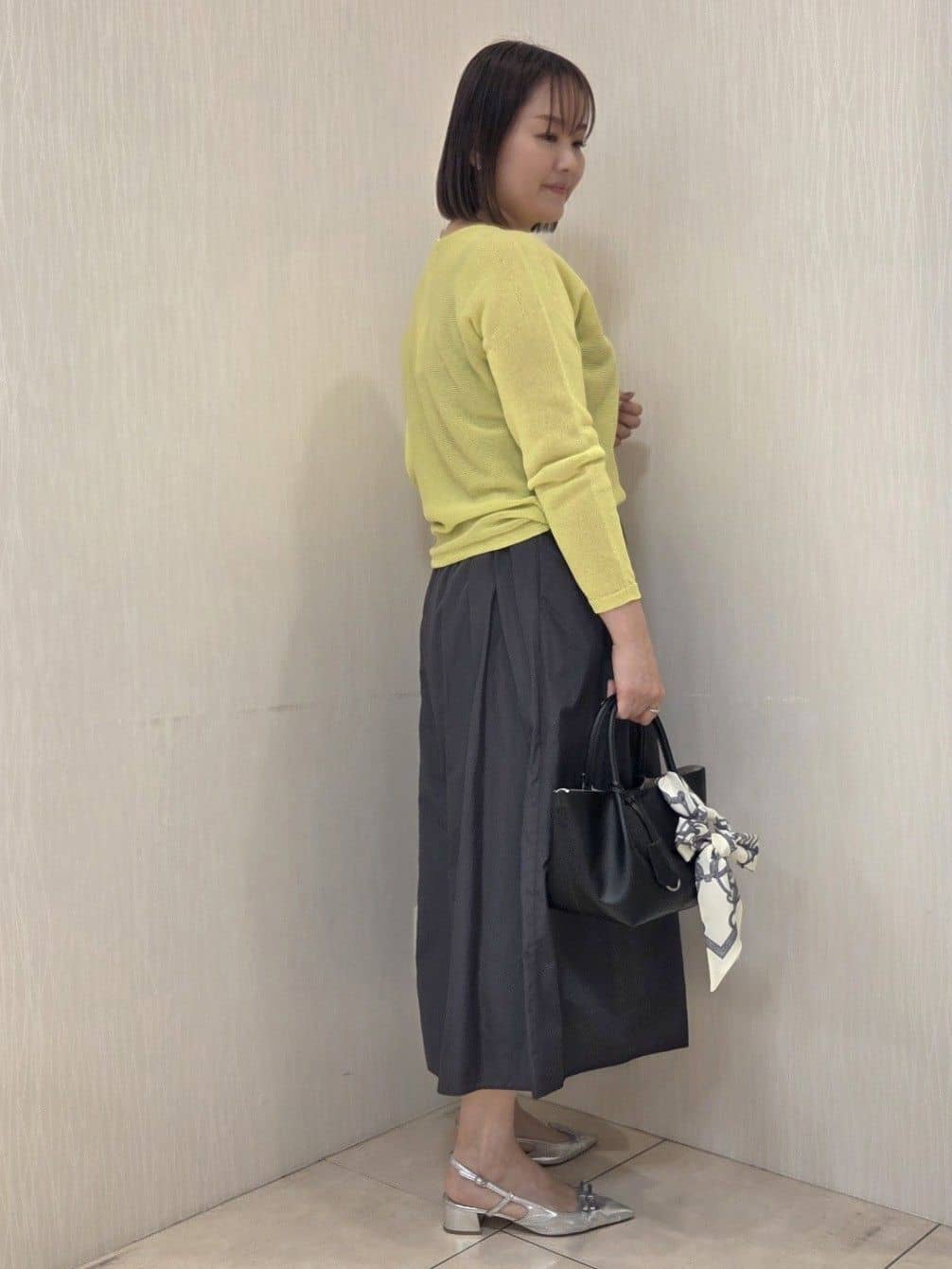 naokoさんの「UNTITLED｜【8色展開/程よい透け感】ドライタッチボートネックニット」を使ったコーディネート
