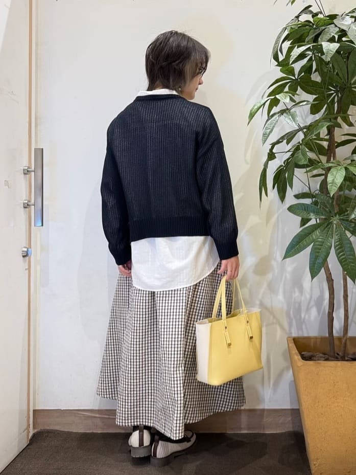 misakiさんの「SHOO･LA･RUE｜【洗濯機可/S-LL】キーネックでお顔周りすっきり ざっくり編みカーディガン」を使ったコーディネート