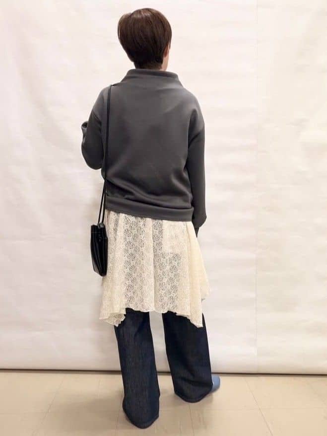 なっちゃんさんの「SHOO･LA･RUE｜【前後2WAYネック】レイヤードスタイルにおすすめ レースキャミチュニック」を使ったコーディネート
