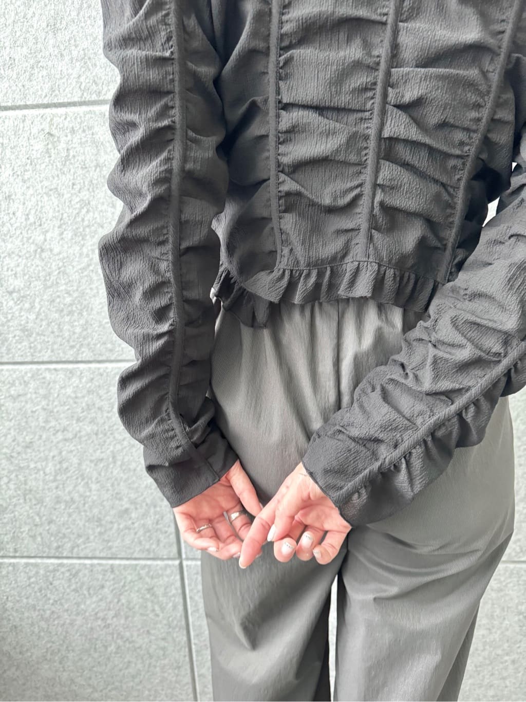 uchi__yamaさんの「CODE A｜dobby ruffle blouse」を使ったコーディネート