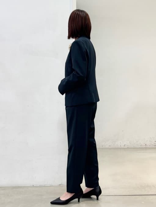 fujiさんの「THE SHOP TK｜【通勤スタイルに】ダブルクロス ノーカラージャケット/セットアップ可」を使ったコーディネート