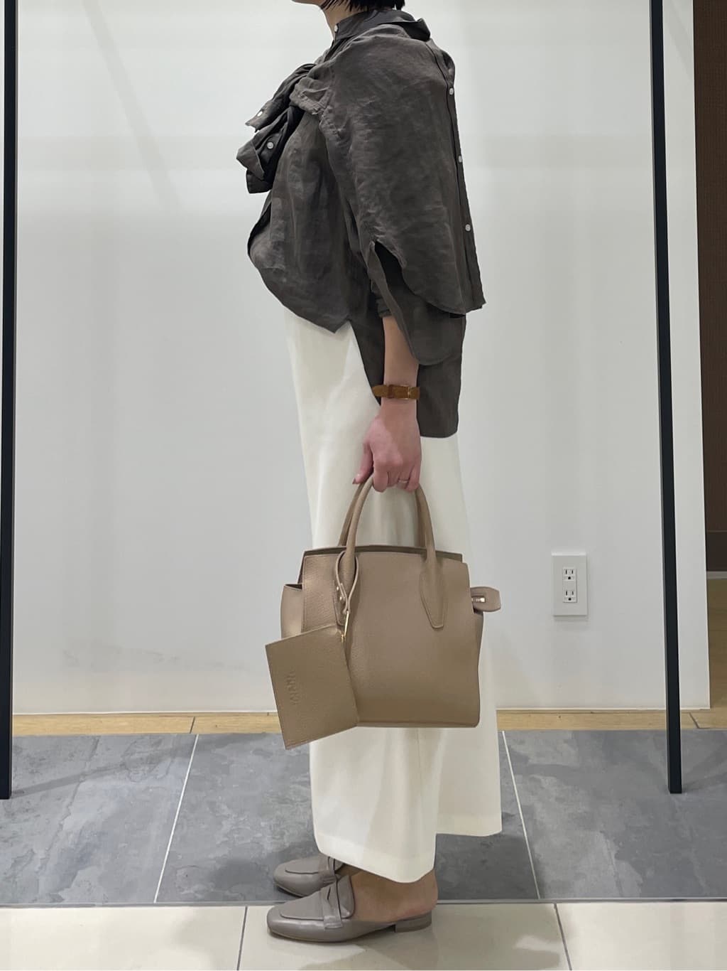 shihoさんの「INDIVI｜【接触冷感／2WAY】カシュクールリネンシャツ」を使ったコーディネート