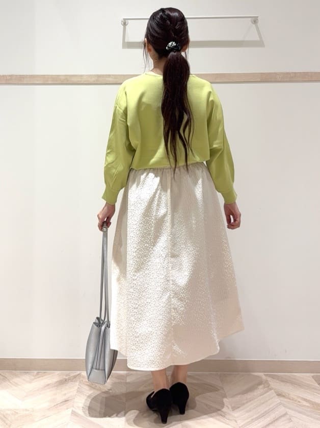 nanaさんの「SHOO･LA･RUE｜【洗濯機可/S-LL】上品なお花柄ジャカード フレアスカート」を使ったコーディネート