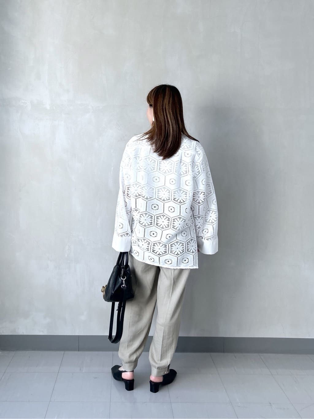 takaさんの「INDIVI｜幾何柄レースビッグシャツ」を使ったコーディネート