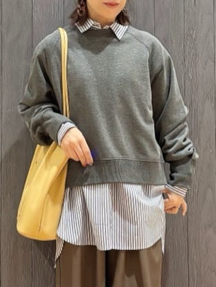 meiさんの「SHOO･LA･RUE｜MIX調 シンプルラグランスウェット」を使ったコーディネート