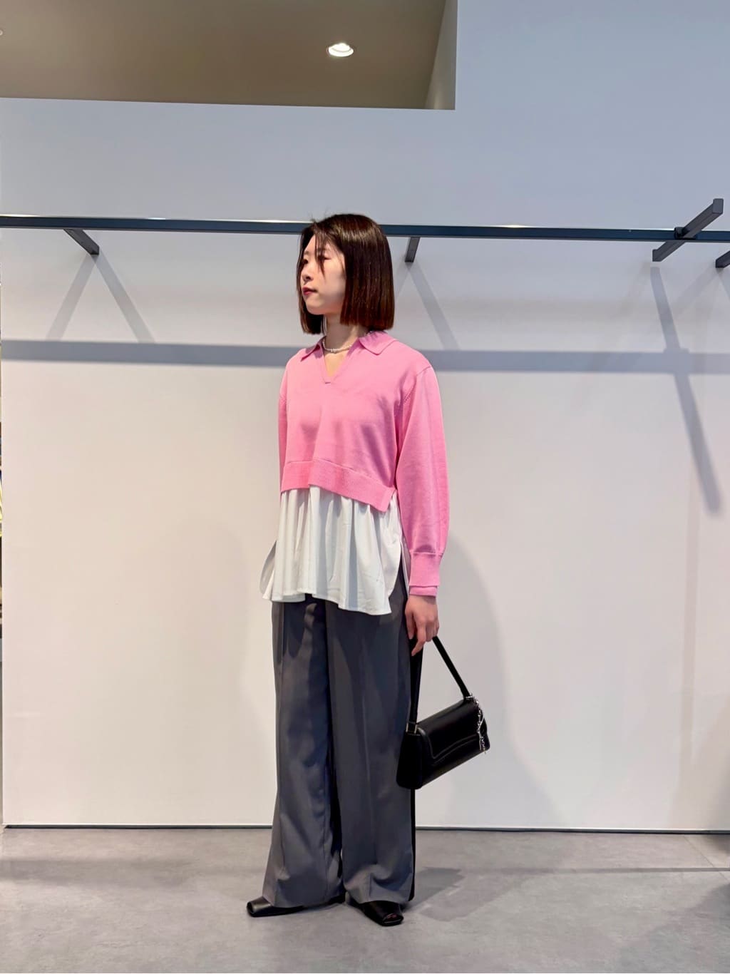 amiさんの「INDIVI｜ペプラムドッキングニット」を使ったコーディネート