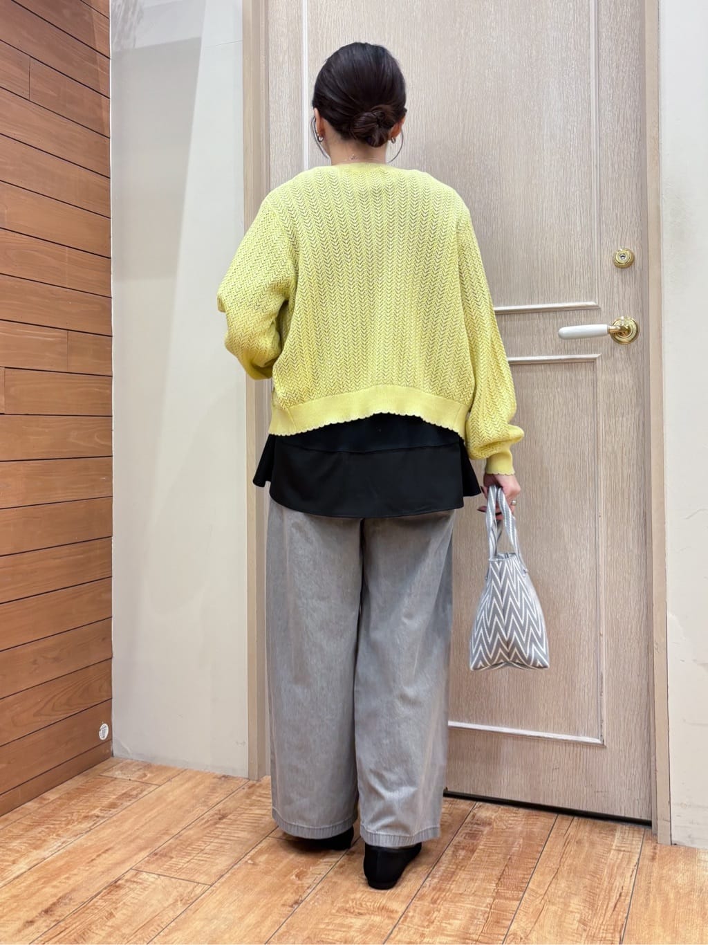 なみさんの「SHOO･LA･RUE｜編み柄が上品 ラメ配色透かし編みカーディガン」を使ったコーディネート