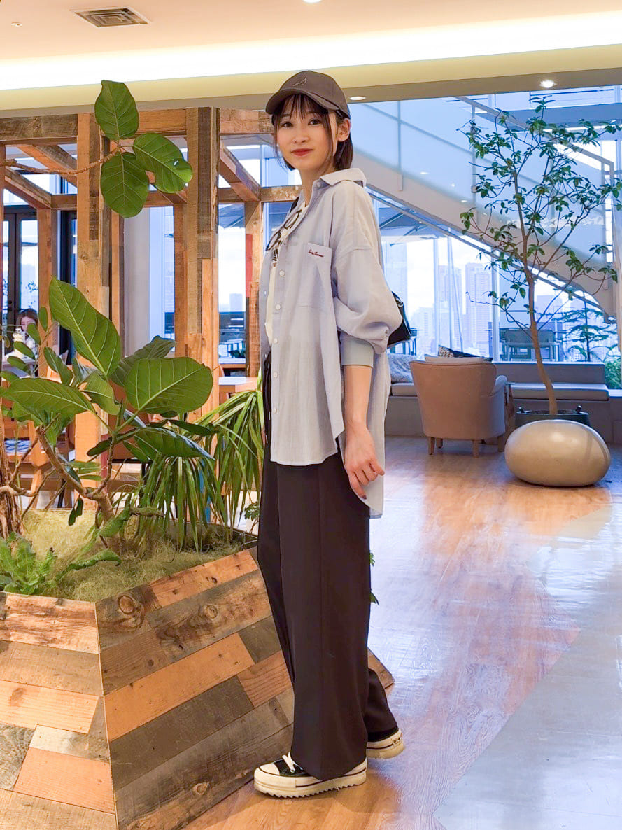 𝐜𝐡𝐢𝐤𝐚さんの「SHOO･LA･RUE｜お袖リブ楊柳オーバーシャツ」を使ったコーディネート
