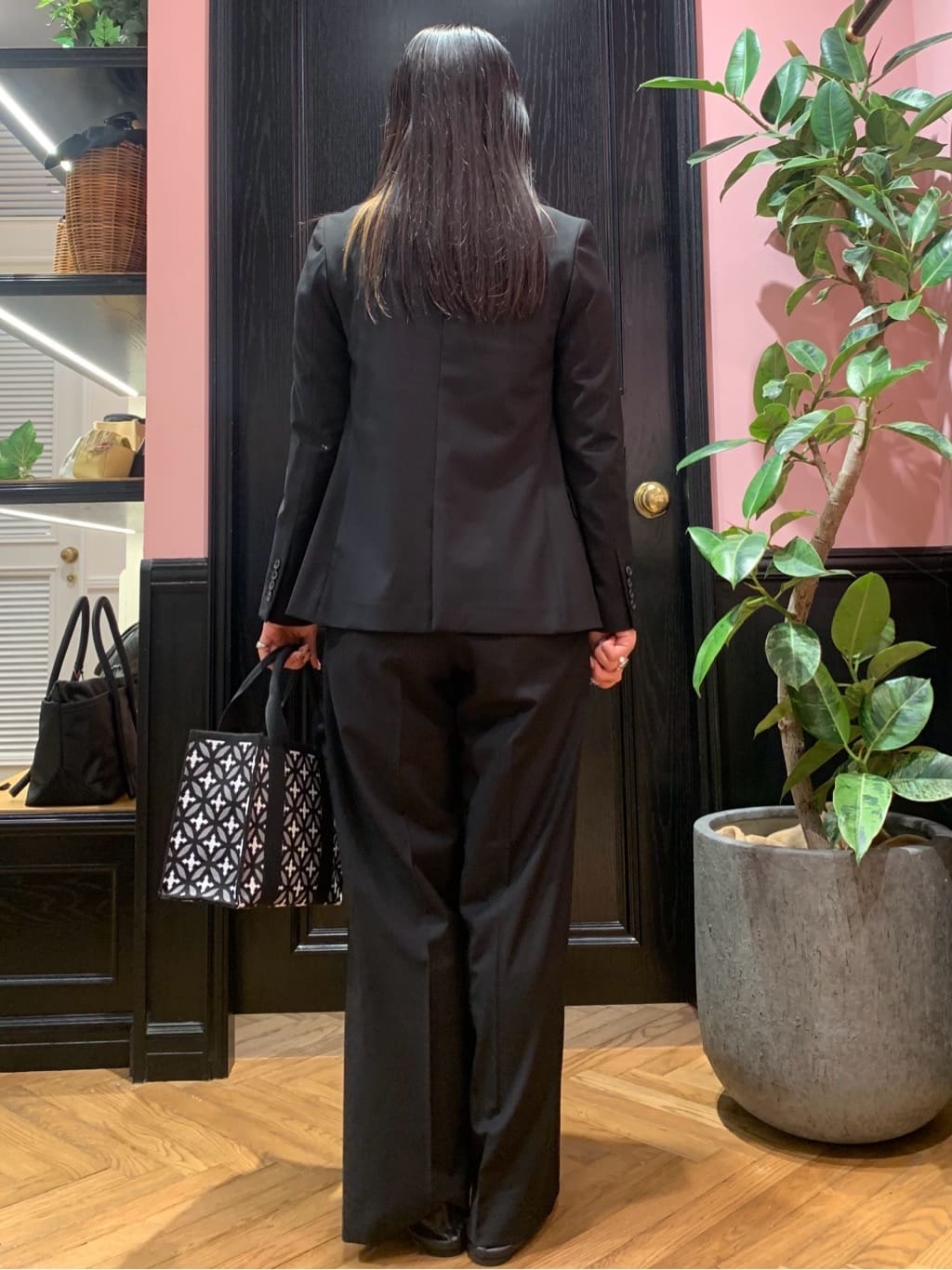 SAKAIさんの「DRESSTERIOR｜【otonaMUSE5月号掲載/セットアップ可/撥水】ブラックワイドパンツ」を使ったコーディネート