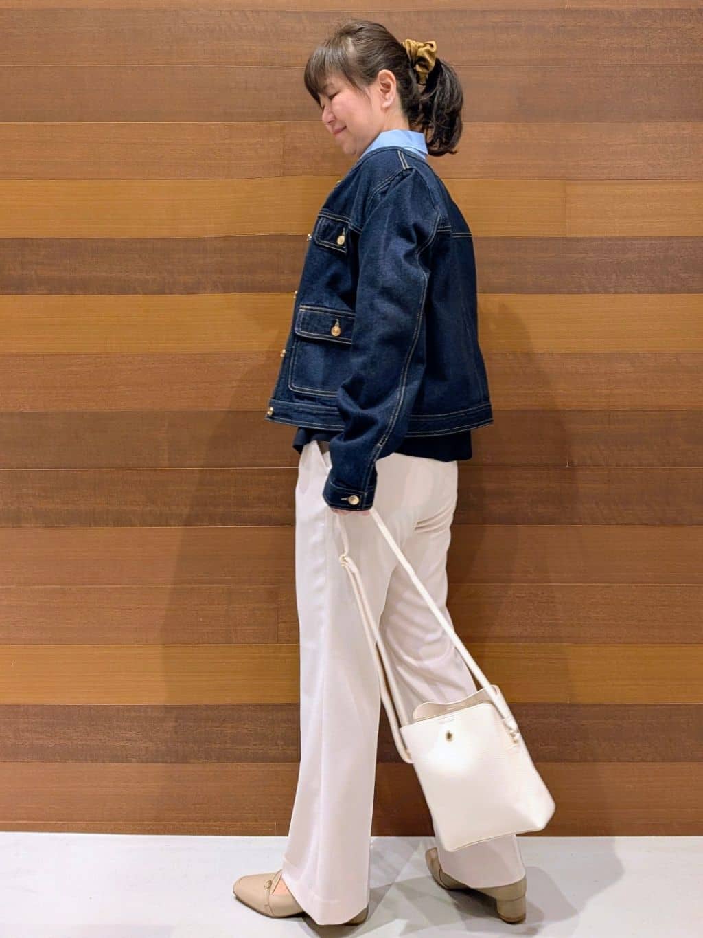 momoさんの「OPAQUE.CLIP｜ミニマルノーカラーデニムジャケット【洗濯機OK】」を使ったコーディネート