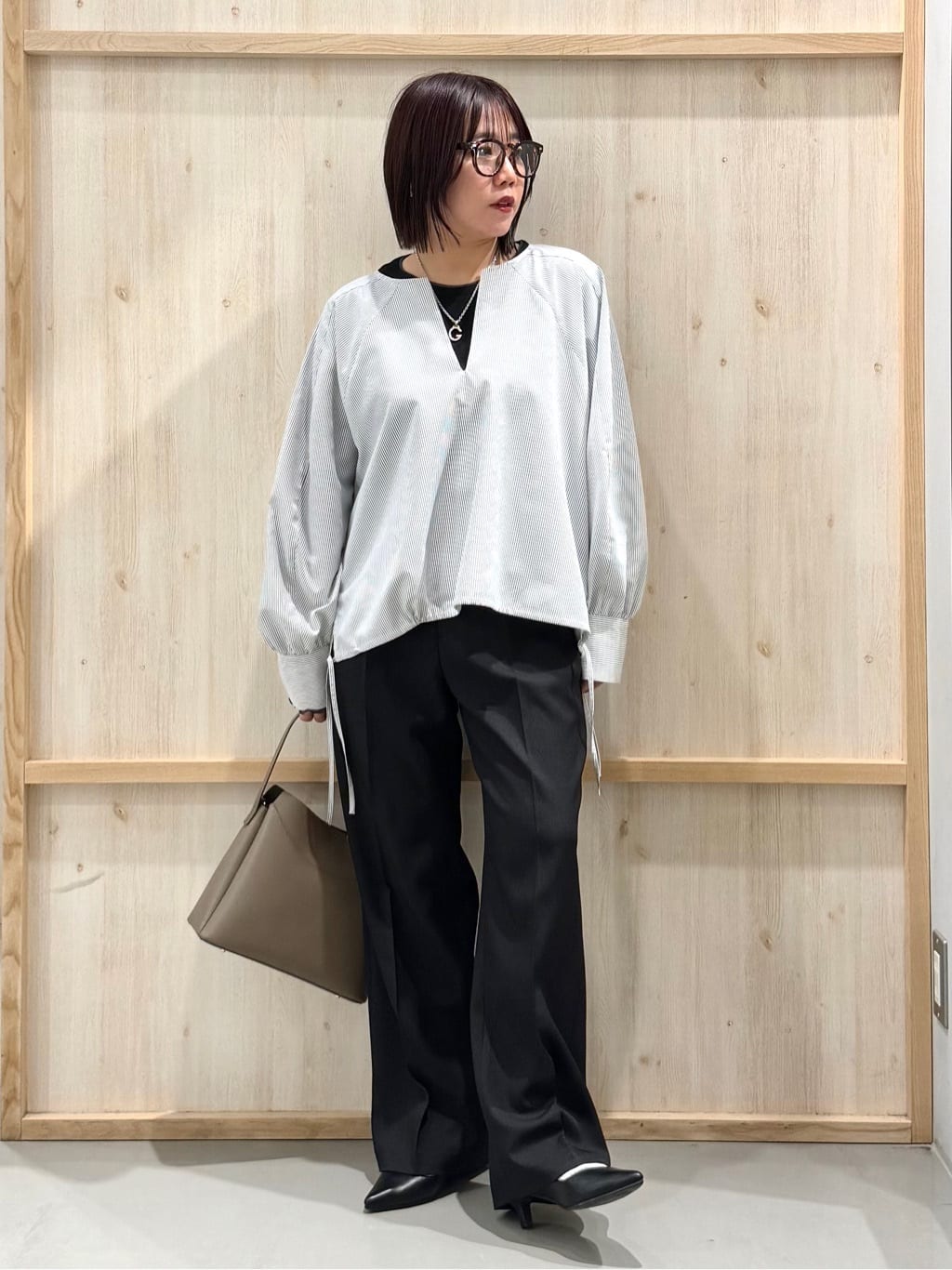 nanaさんの「THE SHOP TK｜キーネックストライプドロストシャツブラウス」を使ったコーディネート