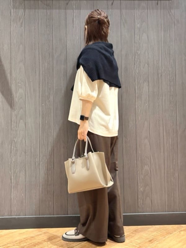 meiさんの「SHOO･LA･RUE｜【洗濯機可/S-LL】キーネックでお顔周りすっきり ざっくり編みカーディガン」を使ったコーディネート