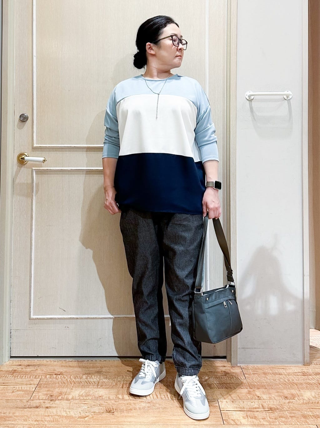 umeさんの「SHOO･LA･RUE｜【防花粉/S-LL】ウエストマークですっきり見え　軽やかスタンドブルゾン」を使ったコーディネート