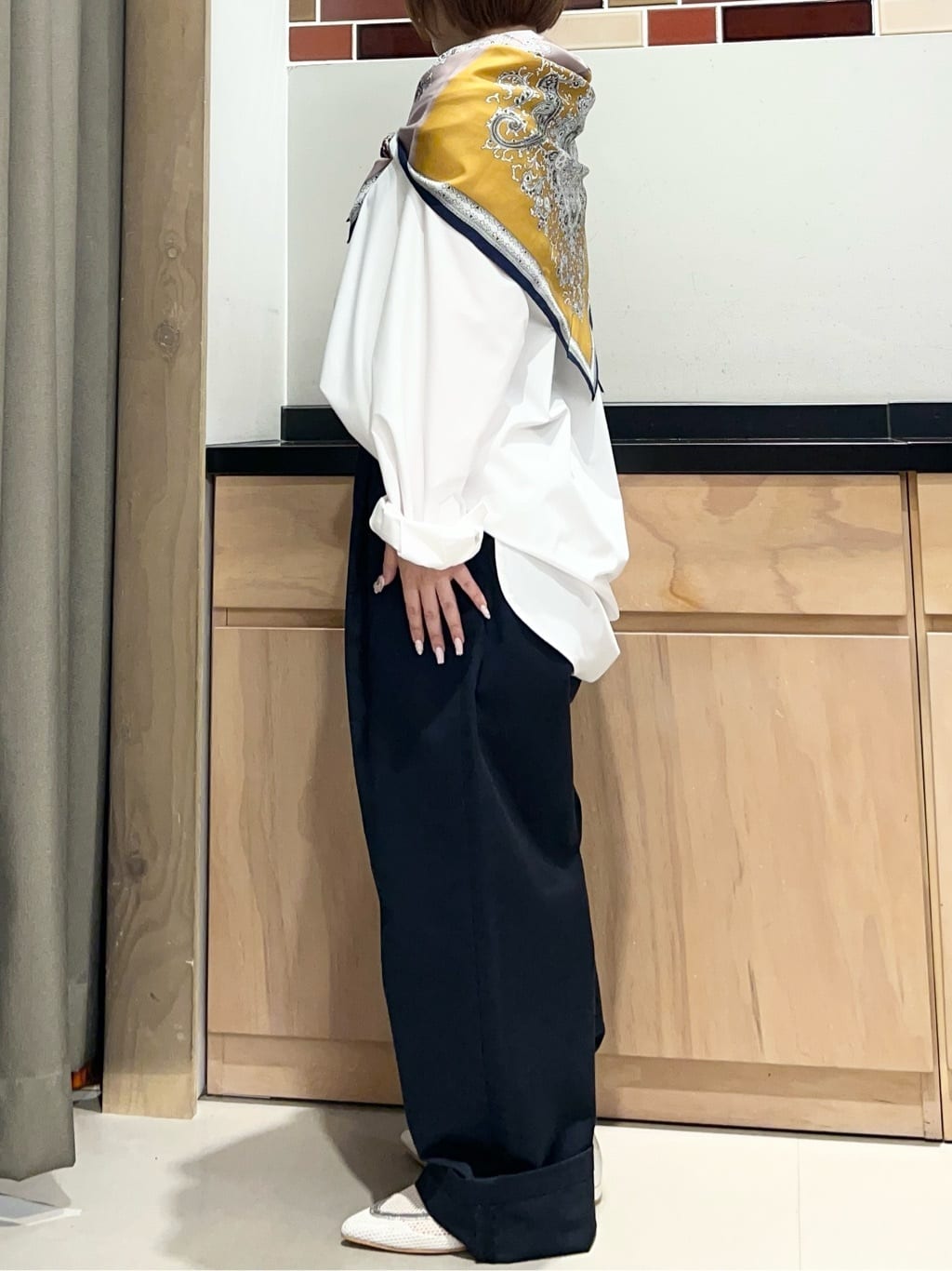 かのさんの「THE SHOP TK｜ゆったりシルエットで体型カバー ロングシャツ」を使ったコーディネート