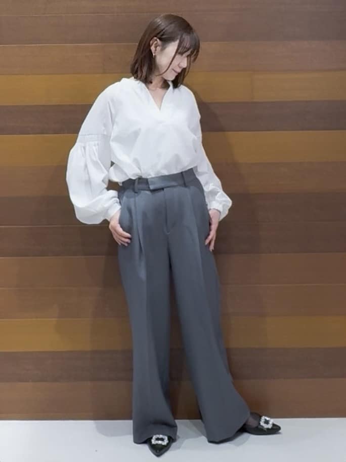 juunさんの「OPAQUE.CLIP｜スキッパーボリュームスリーブブラウス【洗濯機OK】」を使ったコーディネート