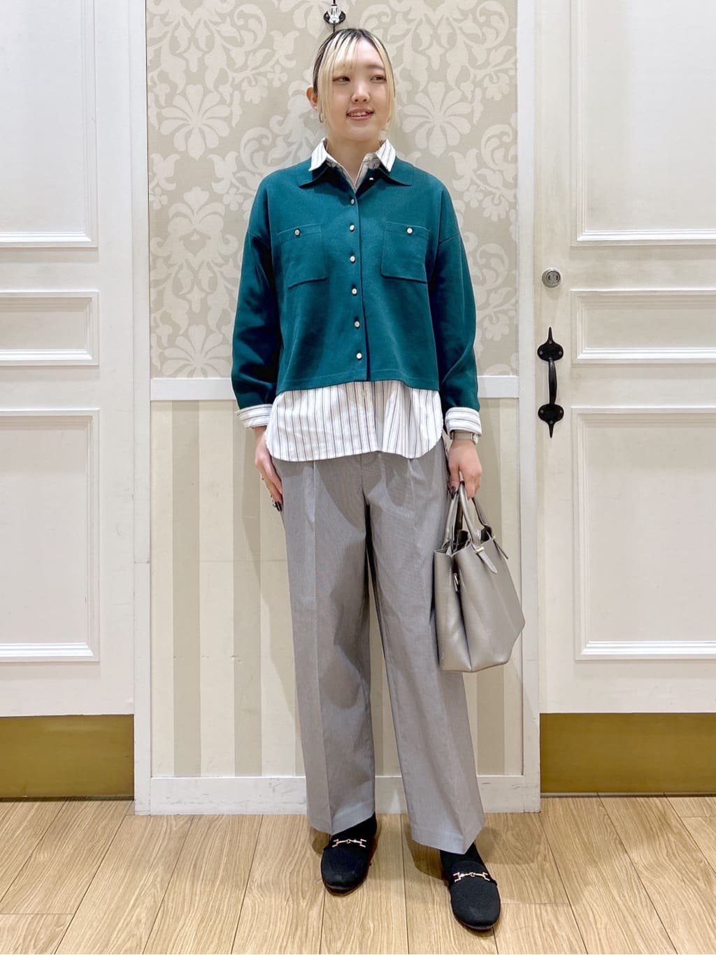 望 愛さんの「grove｜羽織としても大活躍！驚きの伸びを備えたコットンナイロンストレッチシャツ」を使ったコーディネート