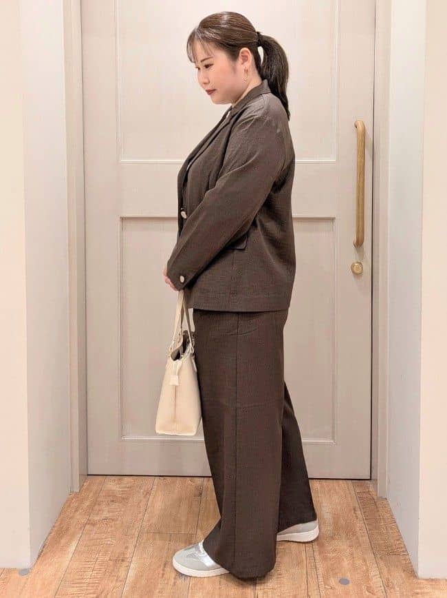 ななこさんの「SHOO･LA･RUE｜【S-LL/セットアップ可/イージーケア/UV】オンにもオフにも 軽やかシングルジャケット」を使ったコーディネート
