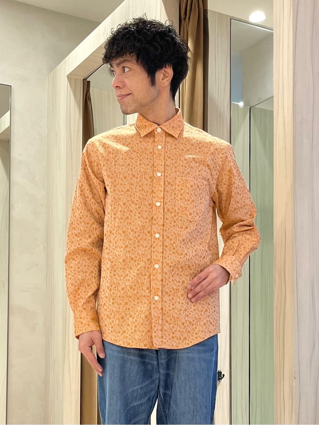 URAさんの「TAKEO KIKUCHI｜【洗える】カラースプリングニット」を使ったコーディネート