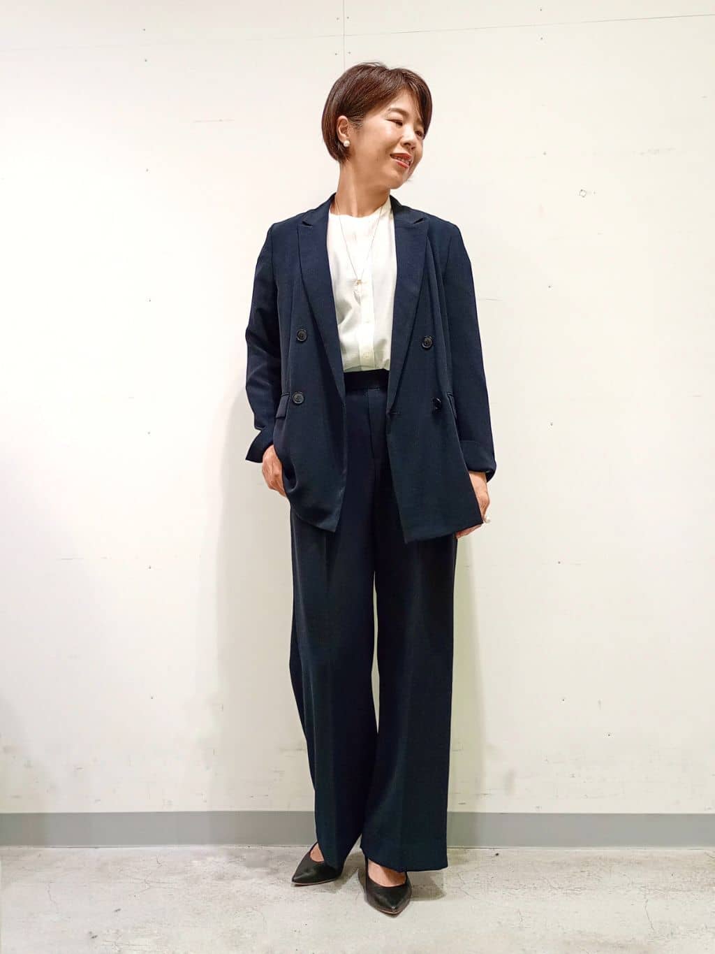 Kさんの「INDIVI｜【洗える／UVケア／マットサテン】Vネックドルマンスリーブブラウス」を使ったコーディネート