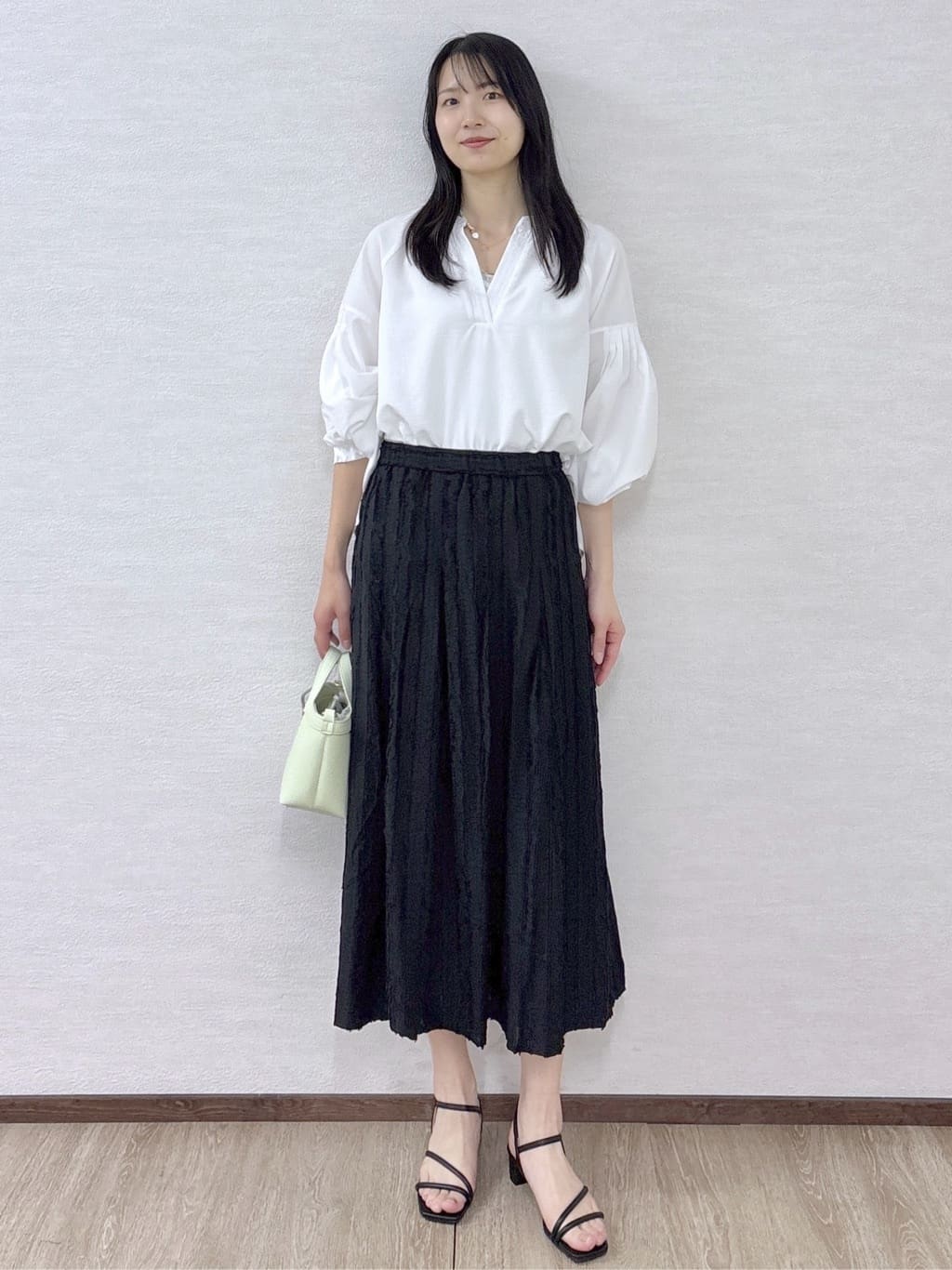 sachikoさんの「OPAQUE.CLIP｜スキッパーボリュームスリーブブラウス【洗濯機OK】」を使ったコーディネート