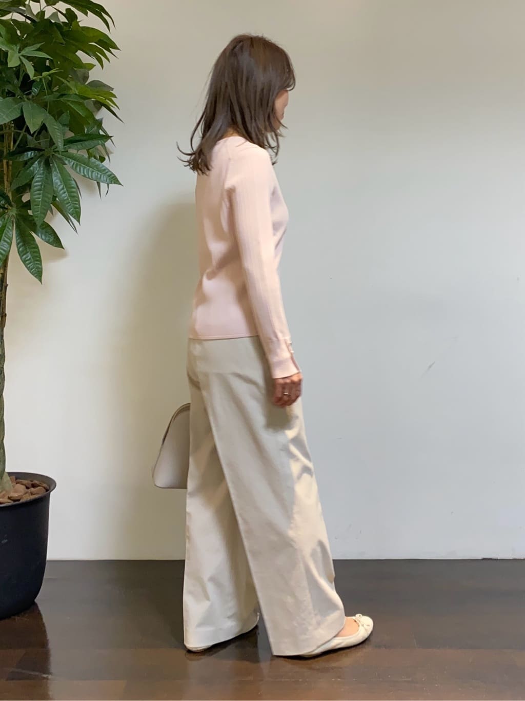 tomoさんの「UNTITLED｜◆【アンサンブル可/洗える】クルーネックニットカーディガン」を使ったコーディネート