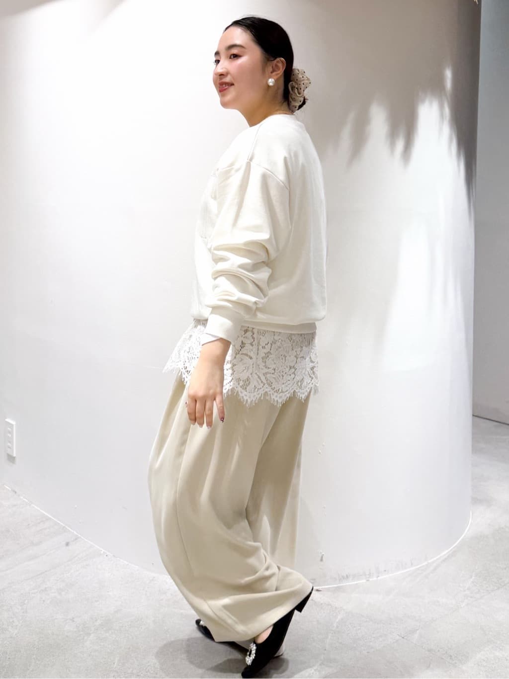 かりんさんの「OPAQUE.CLIP｜ロゴ刺繍裏毛トップス【洗濯機OK】」を使ったコーディネート