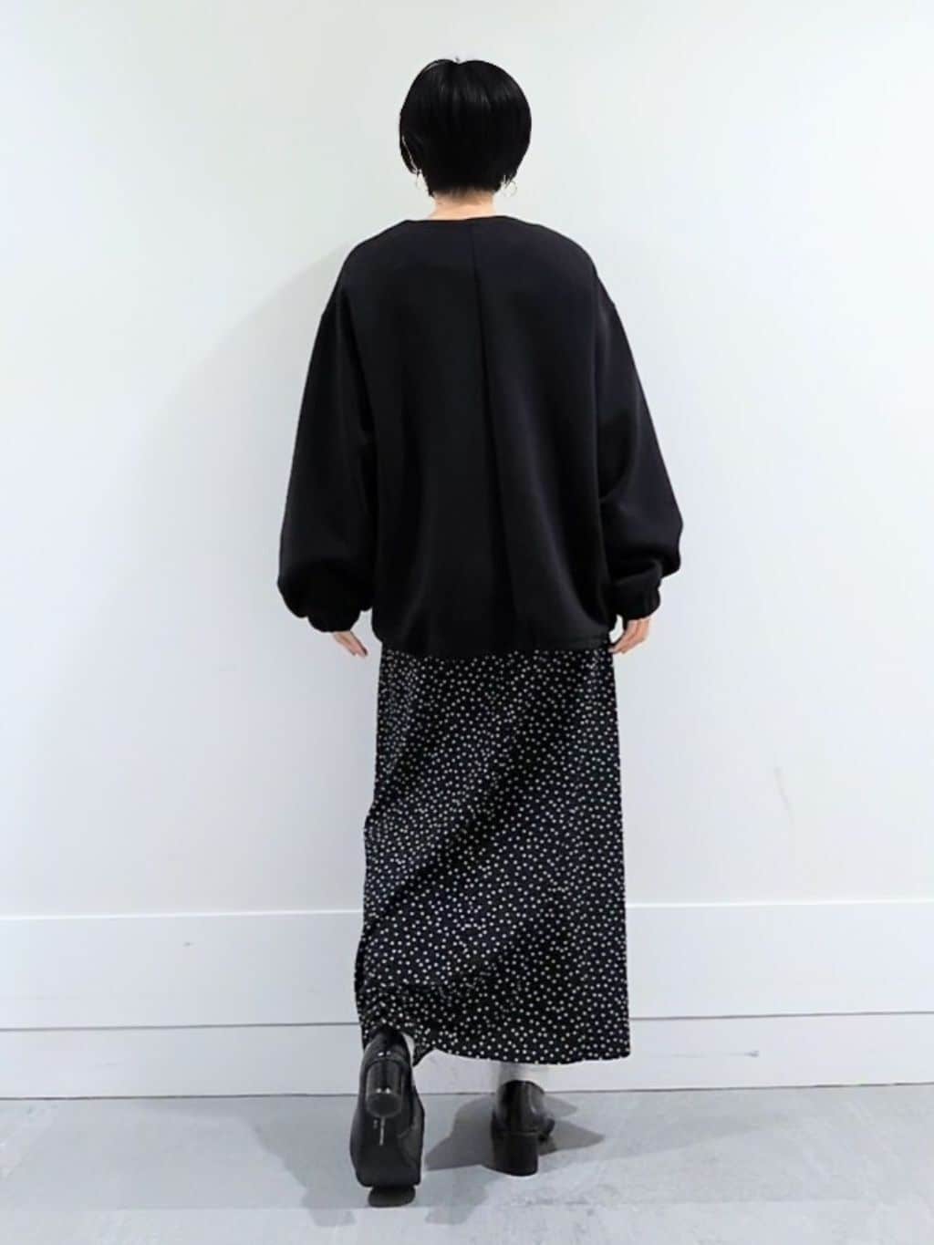 ミズタさんの「UNTITLED｜【古畑星夏さん着用/8色展開/程よい透け感】ドライタッチボートネックニット」を使ったコーディネート