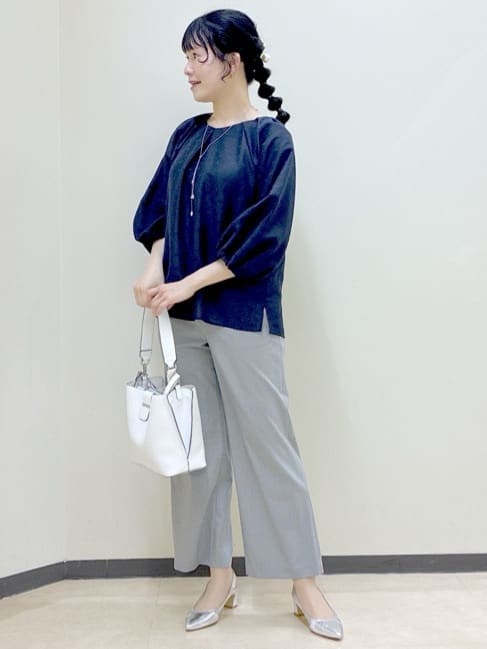  beni_gingerさんの「Reflect｜【接触冷感】ボリュームスリーブサテンジャカードブラウス」を使ったコーディネート