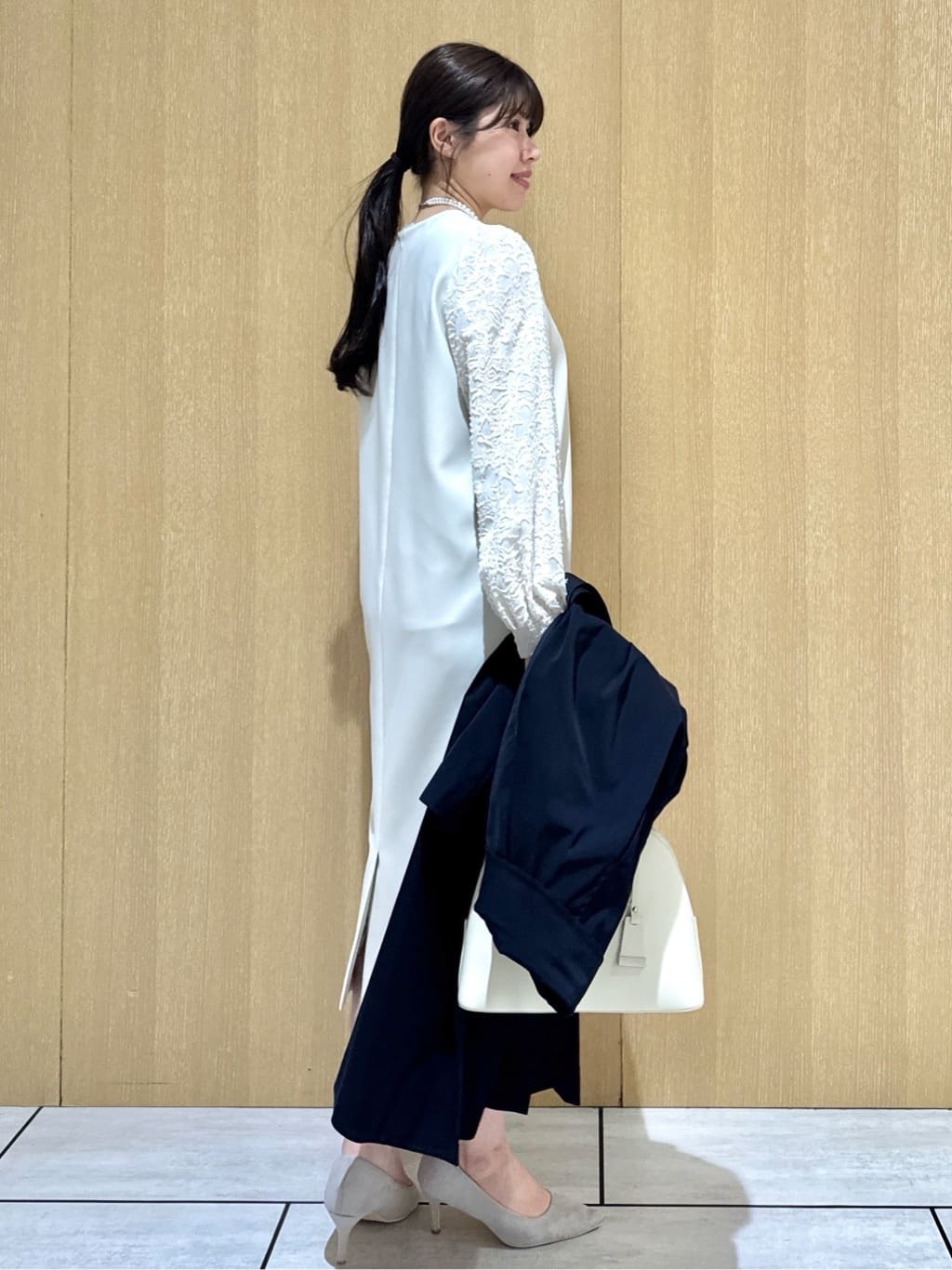 nanaさんの「UNTITLED｜◆【お呼ばれドレス/洗える】カットジャカードスリーブ ワンピース」を使ったコーディネート