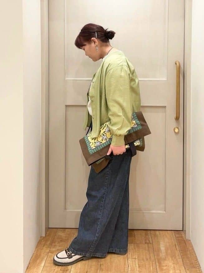 はまちゃんさんの「SHOO･LA･RUE｜【S-LL/体型カバー/Aライン】身体のラインを拾いにくい シアーシャツカーディガン」を使ったコーディネート