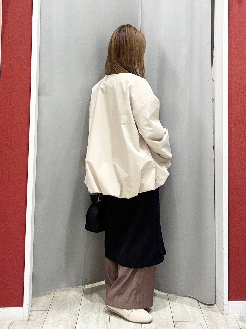 shioさんの「SHOO･LA･RUE｜【2点セット/洗濯機可/S-LL】ジレにもなるジャンスカ+5分袖Tシャツ」を使ったコーディネート