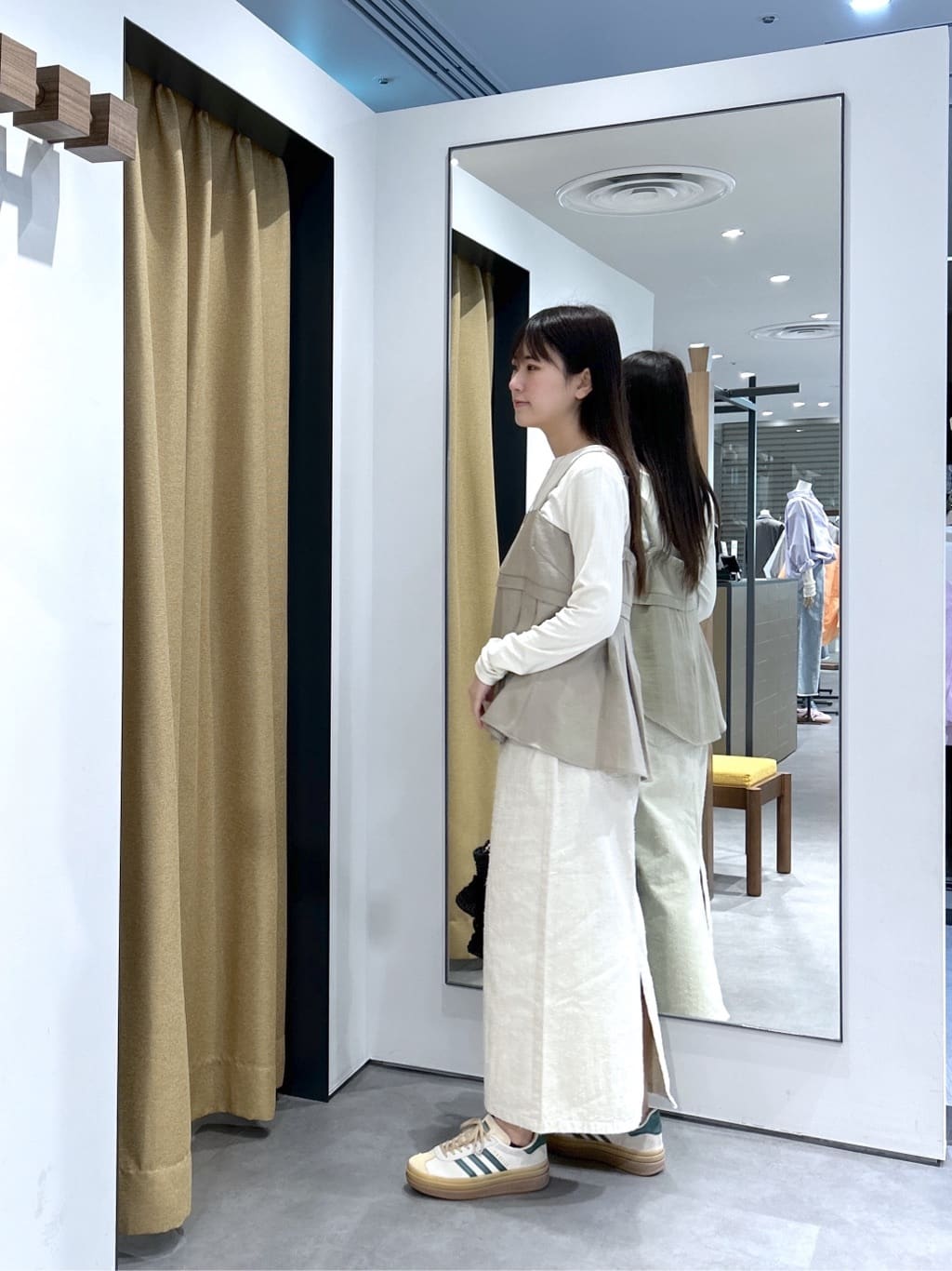 Renoさんの「INDIVI｜バックオープンリブ長袖Tシャツ」を使ったコーディネート