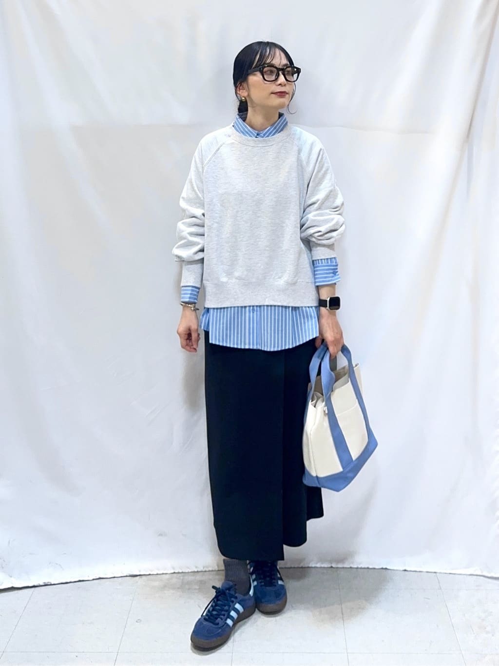 𝐇𝐢𝐫𝐨𝐦𝐢さんの「SHOO･LA･RUE｜MIX調 シンプルラグランスウェット」を使ったコーディネート