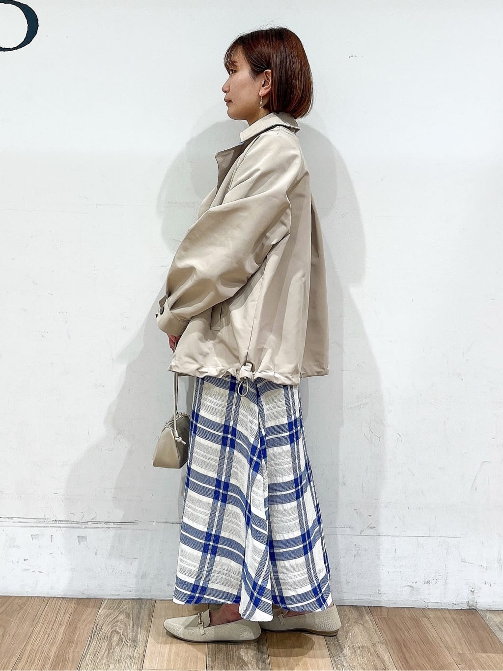 山さんさんの「grove｜【撥水／シルエット2WAY】軽やかミドルトレンチコート」を使ったコーディネート