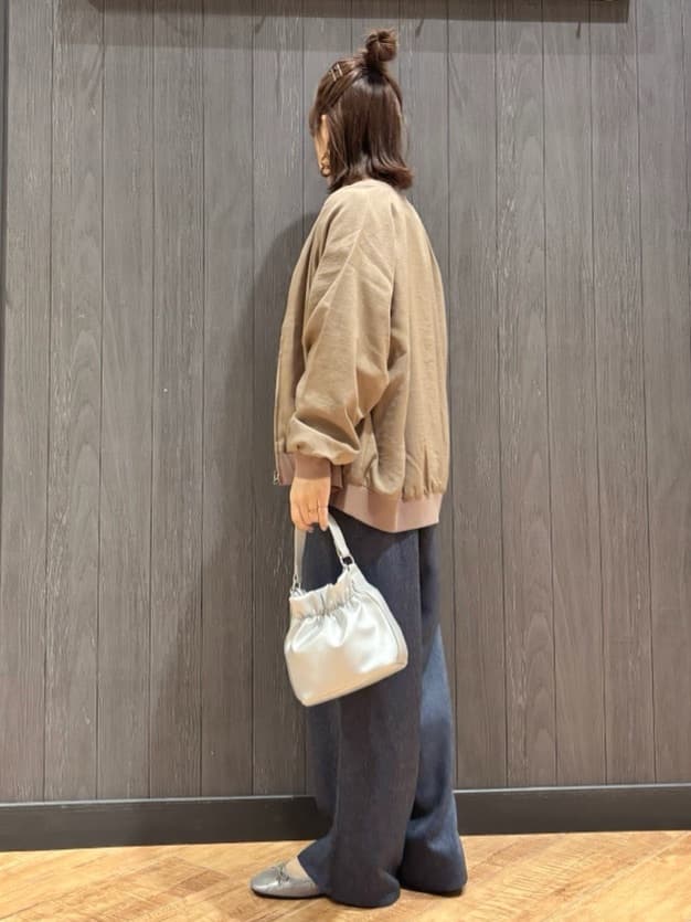 meiさんの「SHOO･LA･RUE｜【洗濯機可/S-LL】さらっと快適　麻調ゆるリブブルゾン」を使ったコーディネート